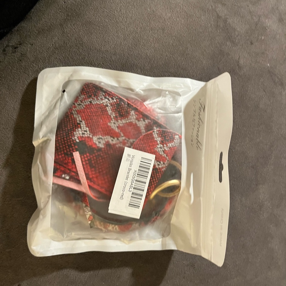 Red Snake Print Keychain Wallet - Picture 5 of 7